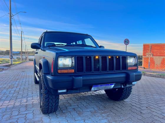 JEEP CHEROKEE 4.0 SPORT 4X4 6I 12V GASOLINA 4P AUTOMÁTICO JEEP CHEROKEE 4.0 SPORT 4X4 6I 12V GASOLINA 4P AUTOMÁTICO